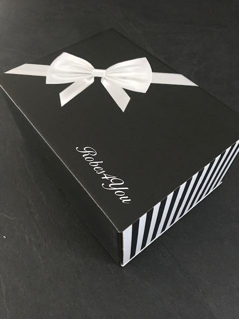 Robes4you white and black luxurious gift box